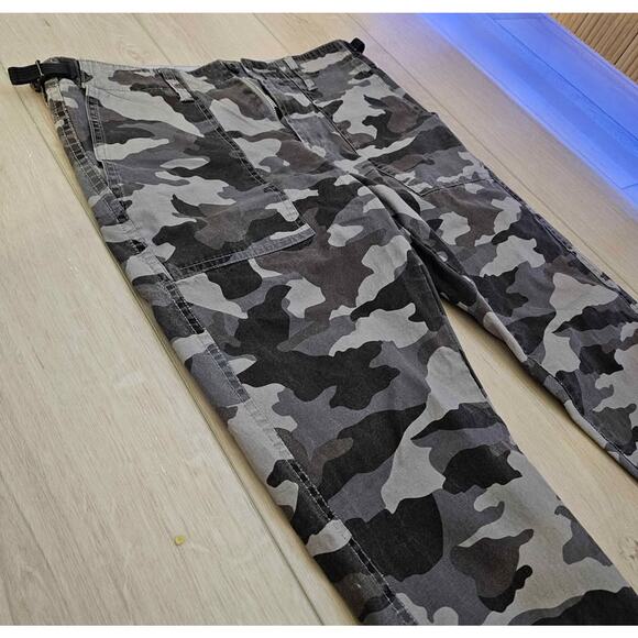 Black/ Gray Stussy Pants 30x31 - Picture 10 of 10